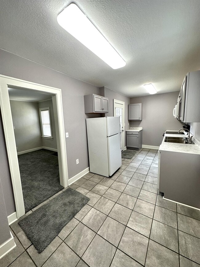 Building Photo - 108 S Hawthorne Ave