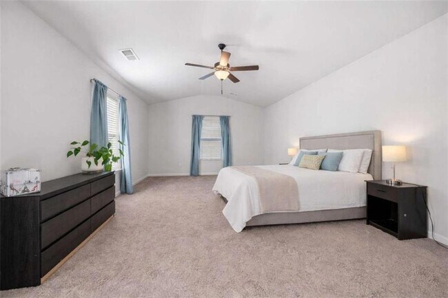 Building Photo - 925 Lakehaven Ln