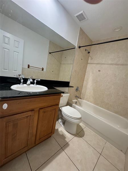 Building Photo - 2120 NE 42nd Ct