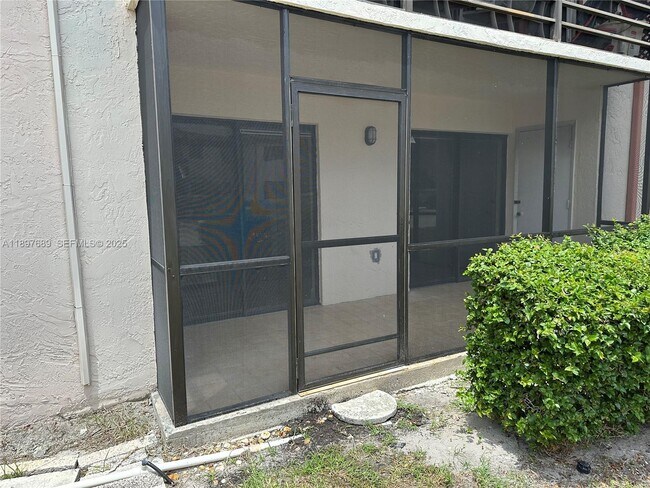 Building Photo - 855 NE 209th St