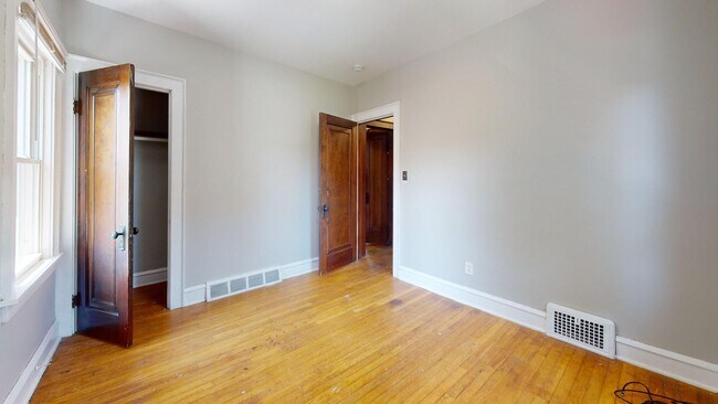 Building Photo - 4003 Behrwald Ave