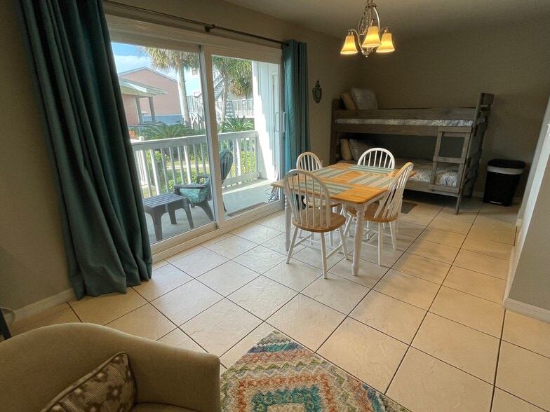 Dining - 1650 Via de Luna Dr