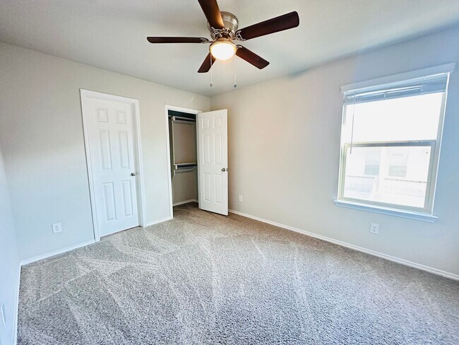 Building Photo - 5611 Rio Cyn