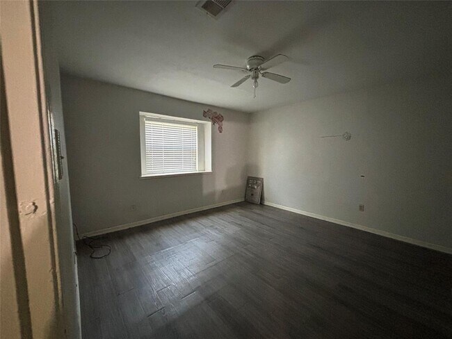 Building Photo - 3858 Willow Springs Ln