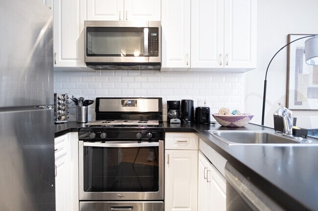 Building Photo - 230 W 113th St