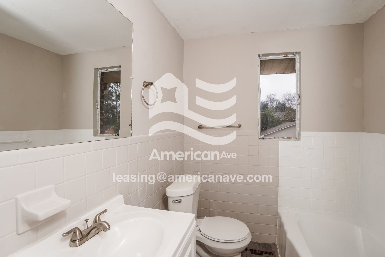 Building Photo - 290 Lilly Ave