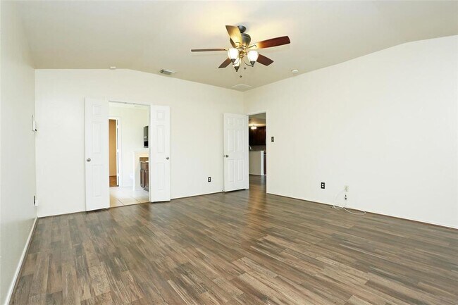 Building Photo - 1939 Wooded Acres Dr