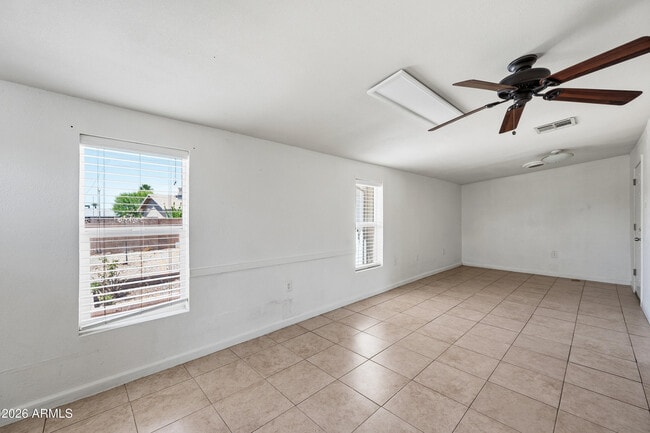Building Photo - 12422 N Cherry Hills Dr E