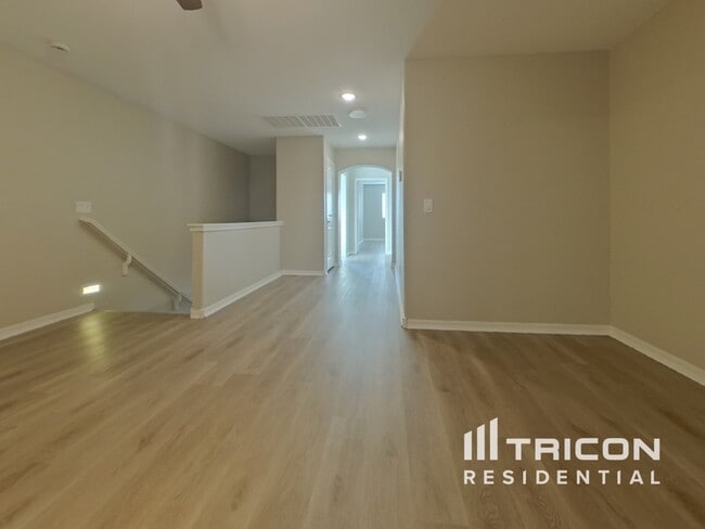 Building Photo - 1080 S 151st Ln