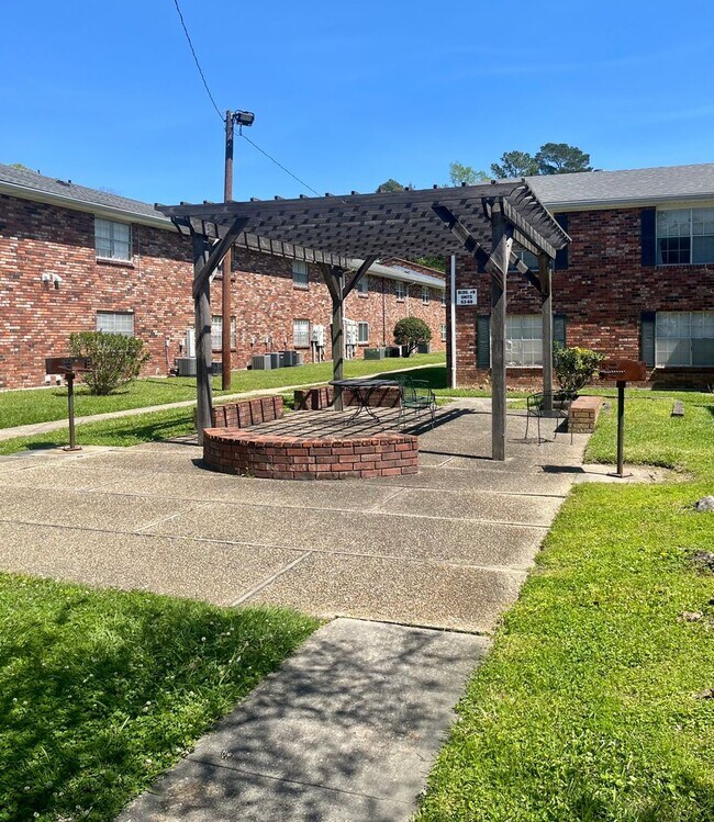 Building Photo - 1701 Lobdell Ave