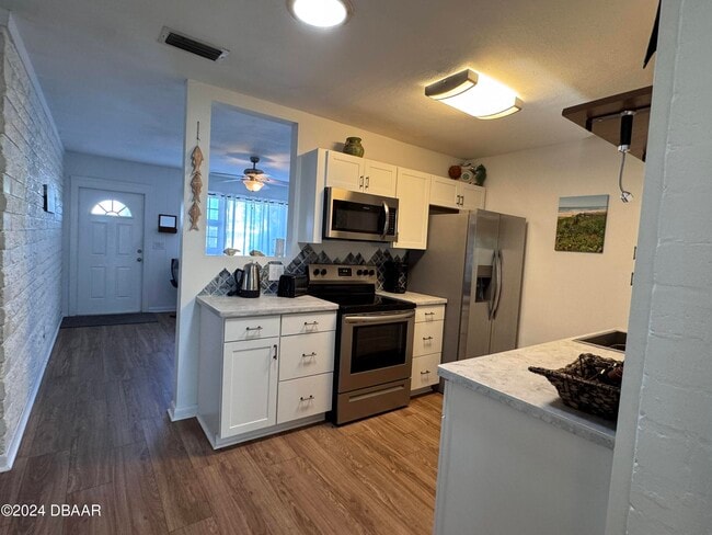 Building Photo - 24 Dolphin Ave