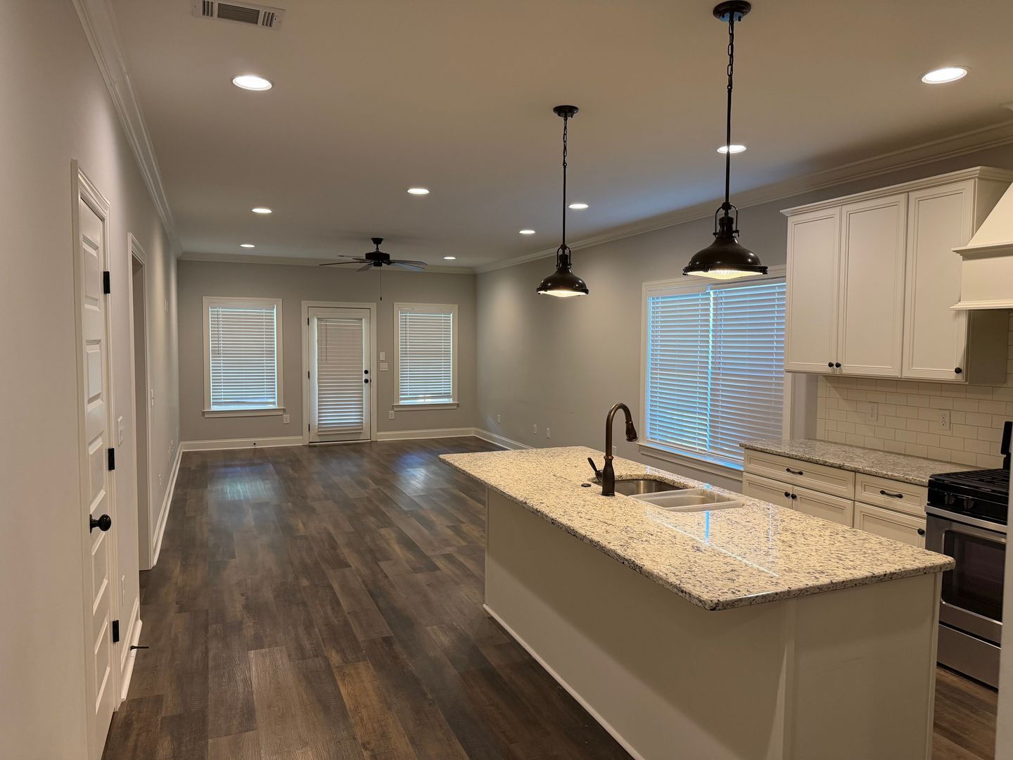 Building Photo - End Unit 3 Bedroom Townhome in Auburn