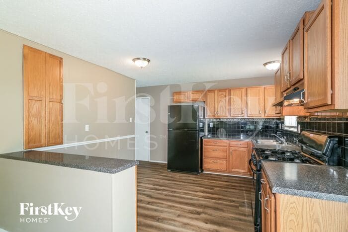 Building Photo - 6219 Silver Fox Dr