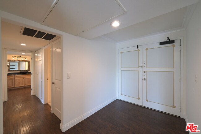 Building Photo - 10535 Wilshire Blvd