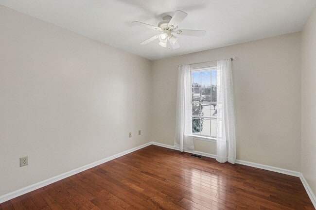 Building Photo - 3 bedroom 2.5 bathroom town-home for rent in Mechanicsburg