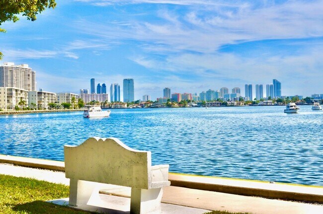 Building Photo - 2910 Point E Dr