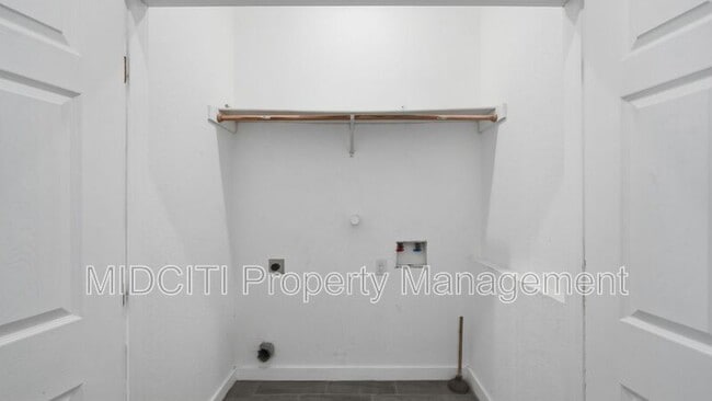 Building Photo - 895 E Mather St