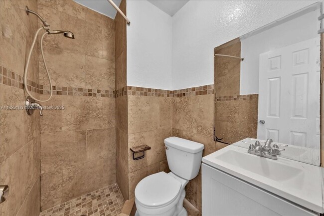 Building Photo - 6221 SW 35th St
