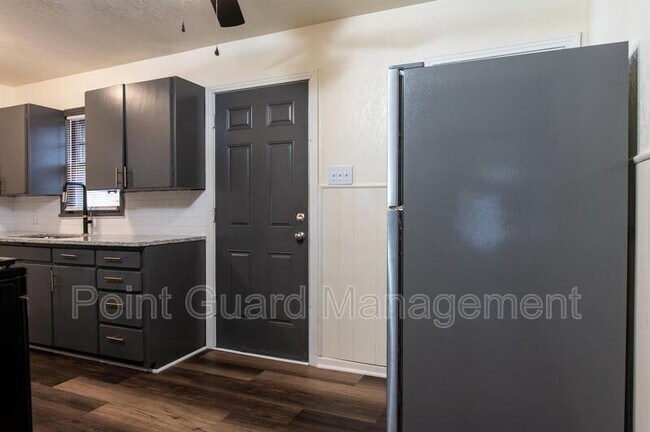 Building Photo - 3201-3207 S Waco Ave