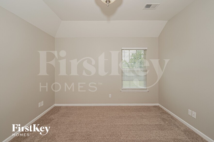 Building Photo - 920 Alise Cir