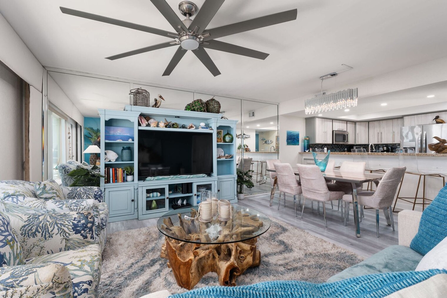 Building Photo - 134 E Huisache St