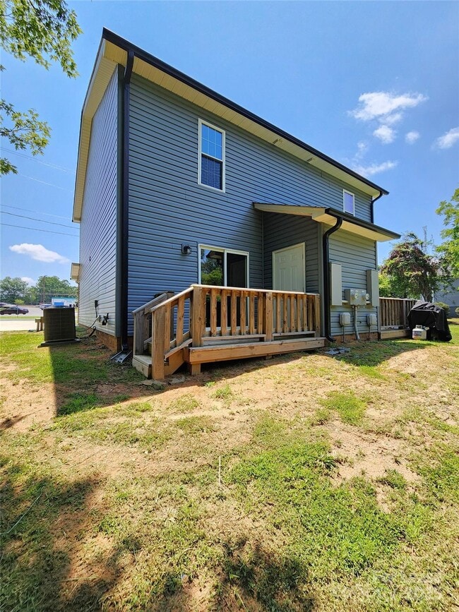 Building Photo - 1311 N Juniper Ave