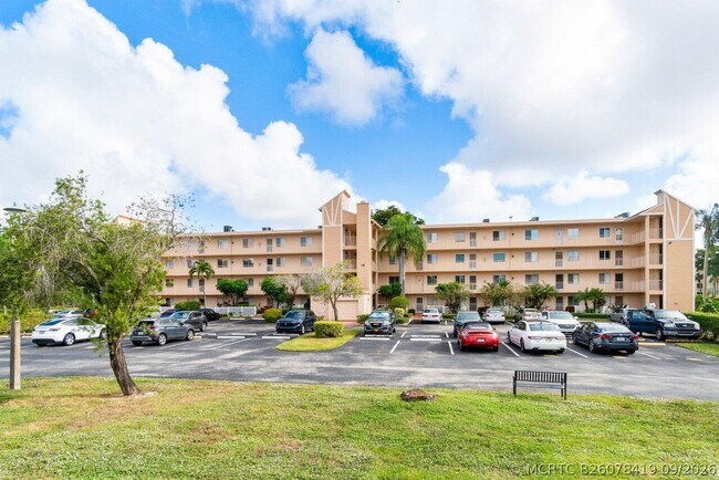 Building Photo - 6795 Huntington Ln
