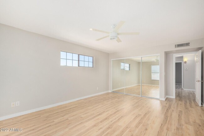 Building Photo - 3919 E Marconi Ave