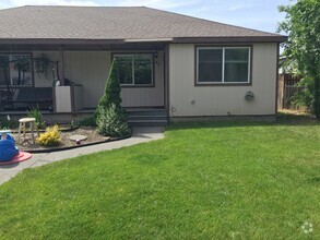 Building Photo - Tidy 2 bedroom 1 bath home with all applia...