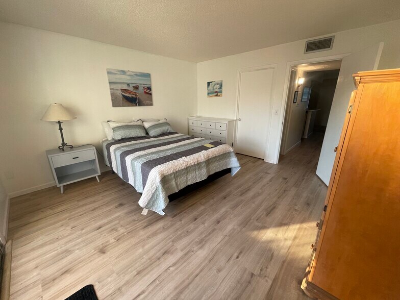 Building Photo - 52 Woodland Dr