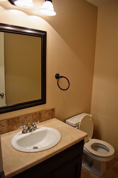 Building Photo - 3290 Rockview Pl