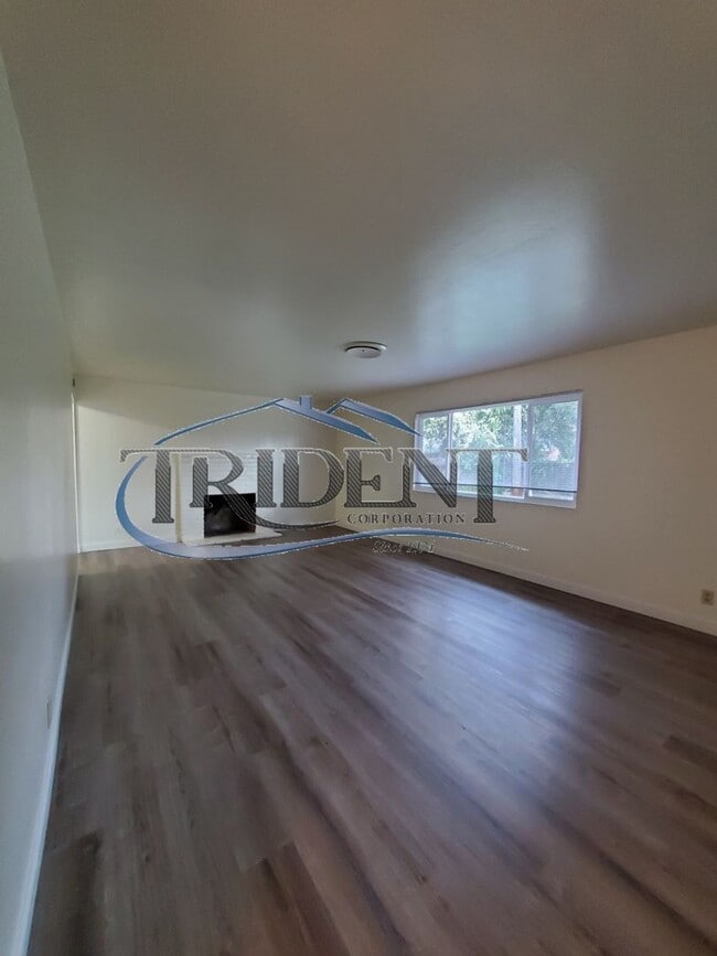 Building Photo - Cute 3 bedroom, 1 ½ bath house