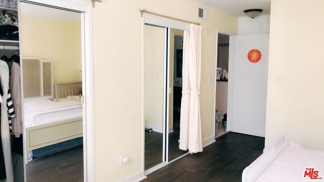 Building Photo - 1430 Colby Ave