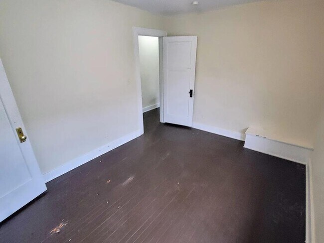 Building Photo - 33 E Norman Ave