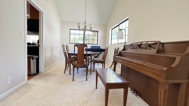Building Photo - Wonderful 4 Bed 2 Bath Single Family Home ...