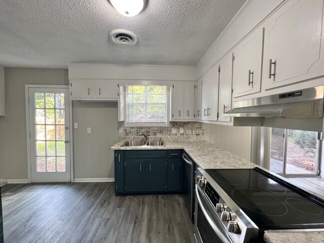 Building Photo - Brick Ranch in Columbia County