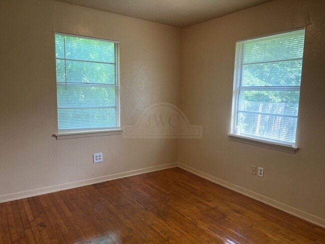 Building Photo - 110 Bybee Ct