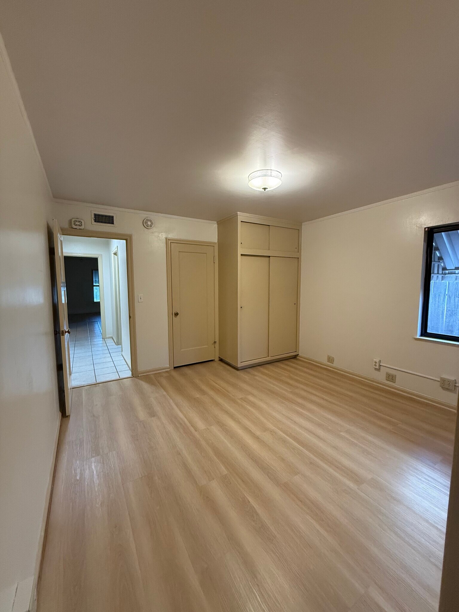 bonus room - 25 W Monterey Ave