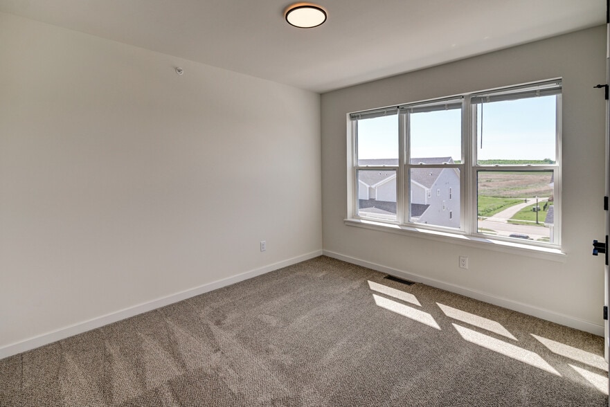 Building Photo - 4879 Lacy Rd