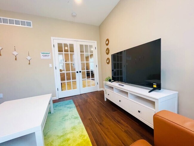 Building Photo - 2621 Edwin St