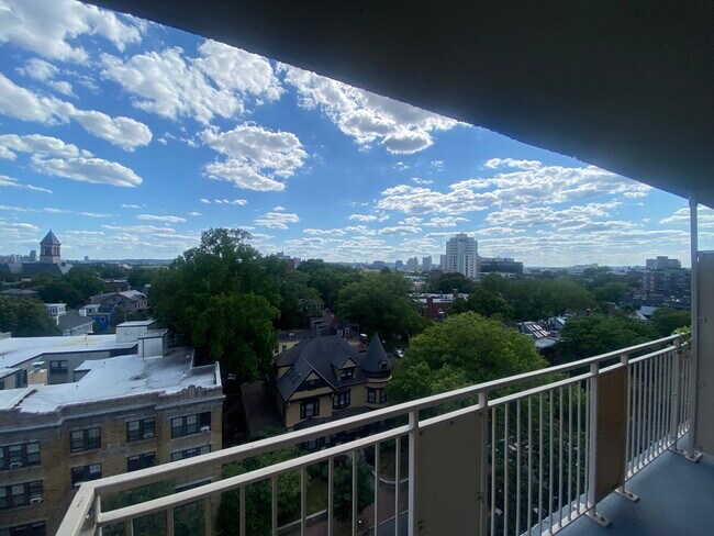 Building Photo - 295 Harvard St