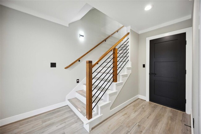 Building Photo - 602 W 28th St