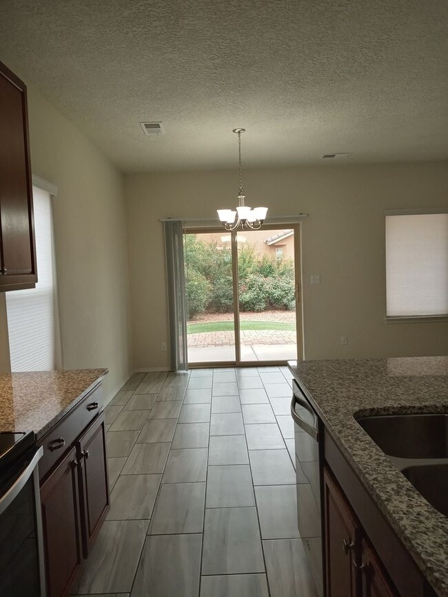 Building Photo - FOUR BEDROOMS!