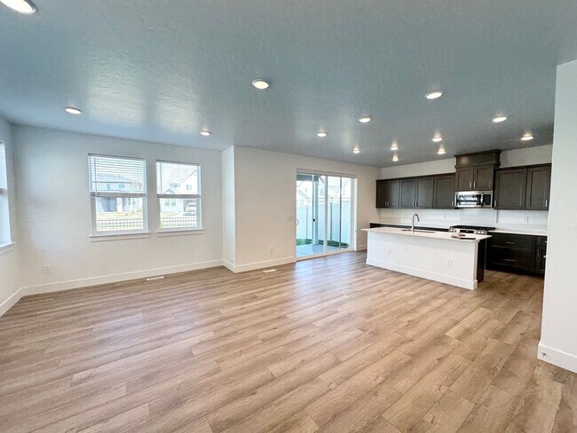 Building Photo - Spacious Luxury Townhome Designed for Modern Living