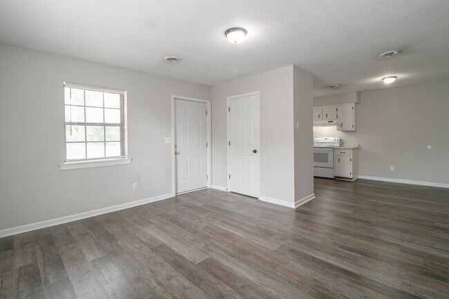 Building Photo - 404 -03 Thompsonville Lane