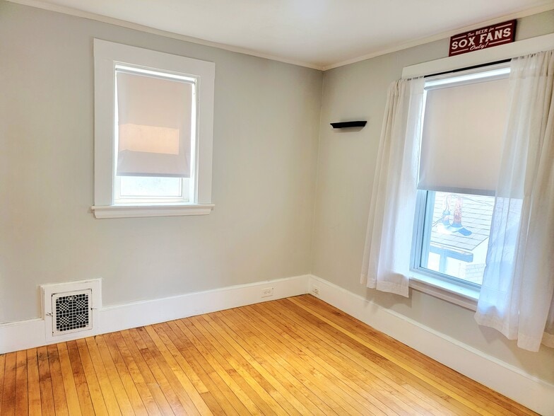 Building Photo - 30 Thayer Pl