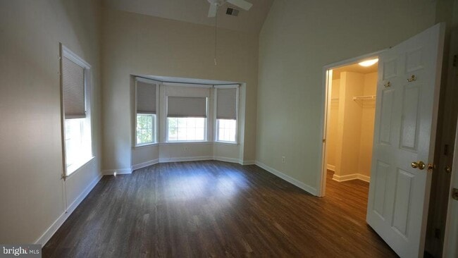 Building Photo - 722 Capitol Square Pl SW