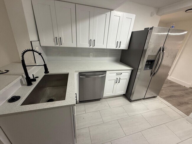 Building Photo - Remodeled 3/2 Childs Park Available Now ! Ask about move in specials!