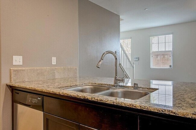 Building Photo - 1504 N Vanguard Way