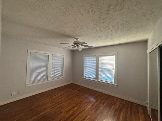 Building Photo - 2406 Elmen St